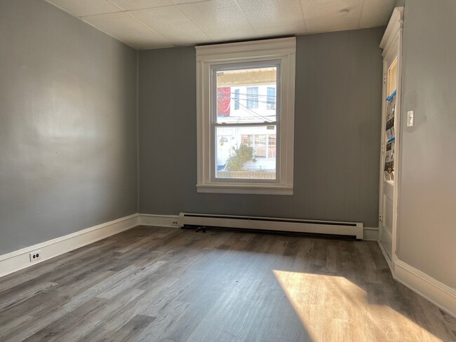 Building Photo - 27 New St Unit Apt 1