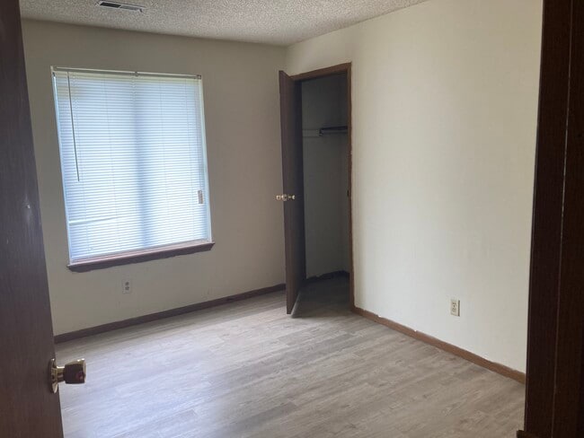 Photo - 722 Gordon Smith Blvd