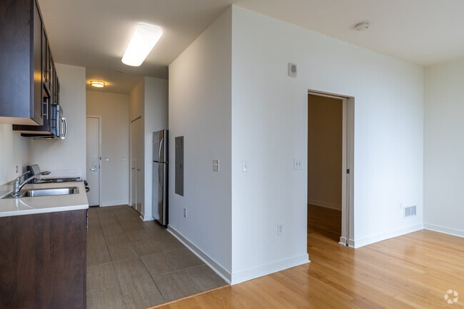 Studio, 1BA - 518-643SF - 18 Park