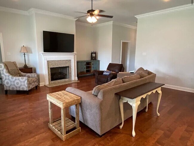 Photo - Cypress Bend- 4 bedroom!