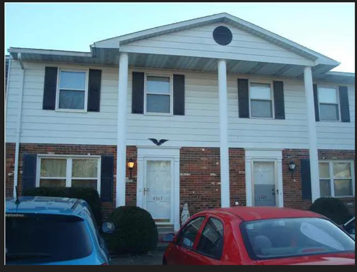 Great Location 2 Bedroom Townhome 1.5 Bath - Great Location 2 Bedroom Townhome 1.5 Bath