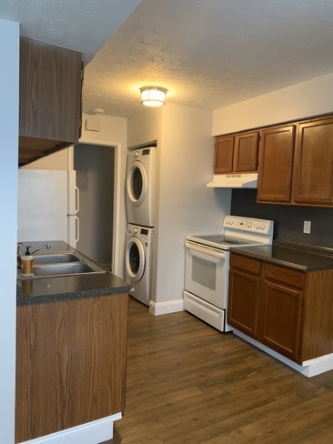 Kitchen/Laundry - 107 Twilight Dr Unit 107