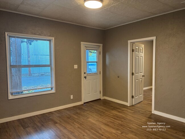 Photo - 1727 Pease Ave