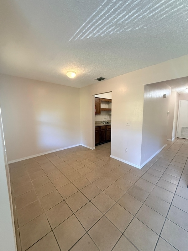 Photo - 470 Crabapple Ct