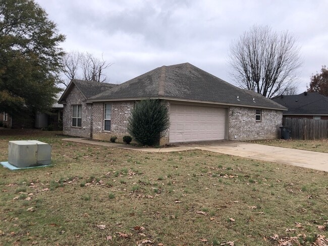 Building Photo - Beautiful 3 Bedroom Home in a Quiet Searcy Neighborhood!