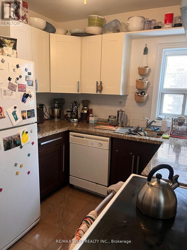 Photo - 1504 Dufferin St