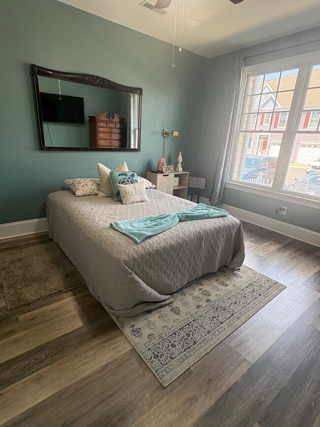 Bedroom 1 Floor 1 - 18879 Bethpage Dr