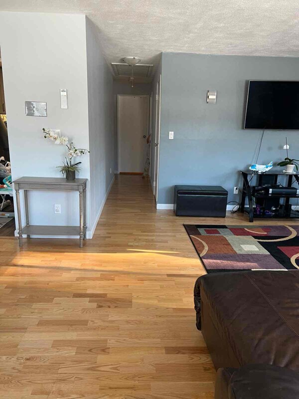 Photo - 23-55 Staffordshire Ln Unit D