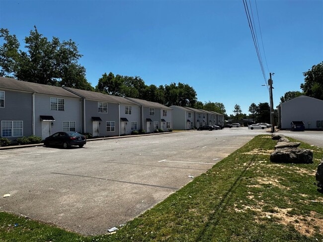 Building Photo - 1225 N Lee Dr