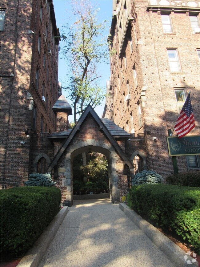 Building Photo - 8315 116th St Unit 1K Rental