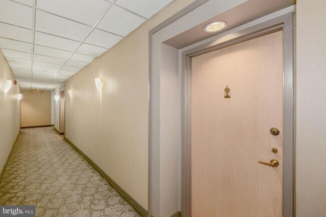 Photo - Georgetown. Upper *** Large, Stylish, Top ... Unit 1