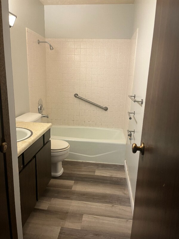 Photo - 639 E 10th St Unidad 203