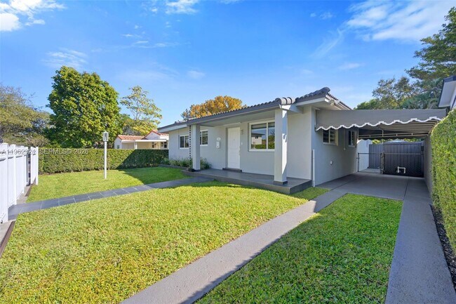 Photo - 1811 SW 18th Ave