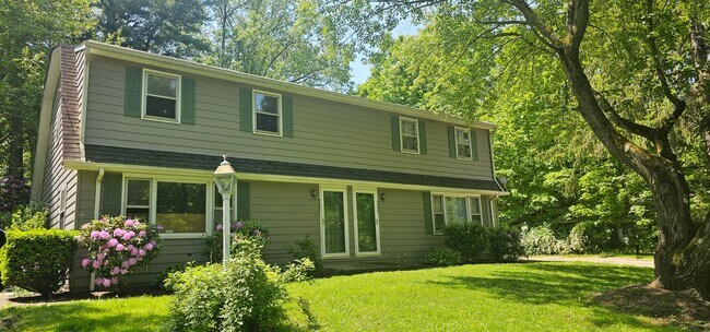 5450-5452 Glenwood Park Ave. - 5450-5452 Glenwood Park Ave. Apartment Unit 5452