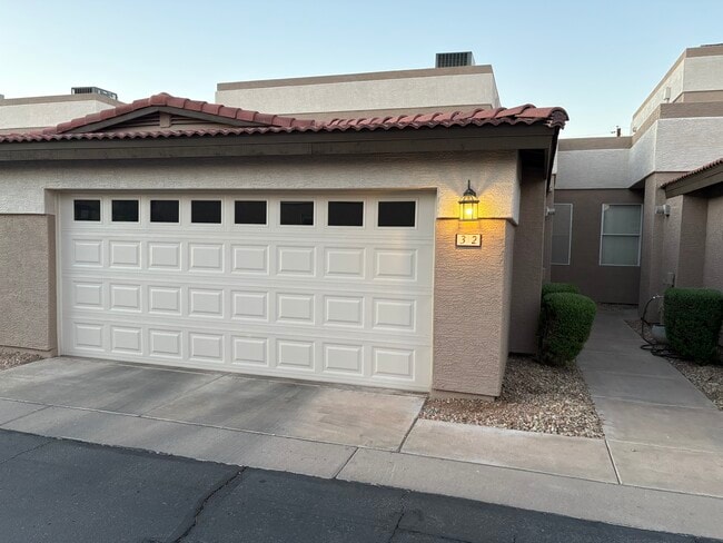 Building Photo - 3221 N 37th St Unit 32