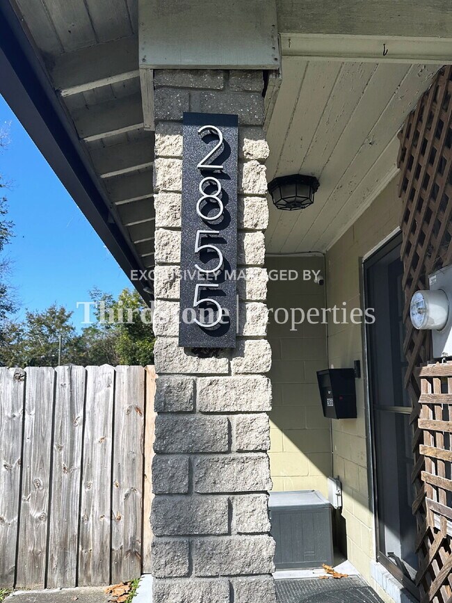 Photo - 2855 Lydia St