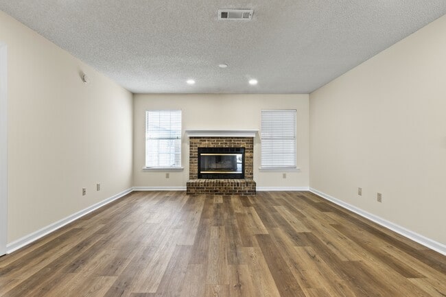 Photo - 2107 Hamilton Pl S