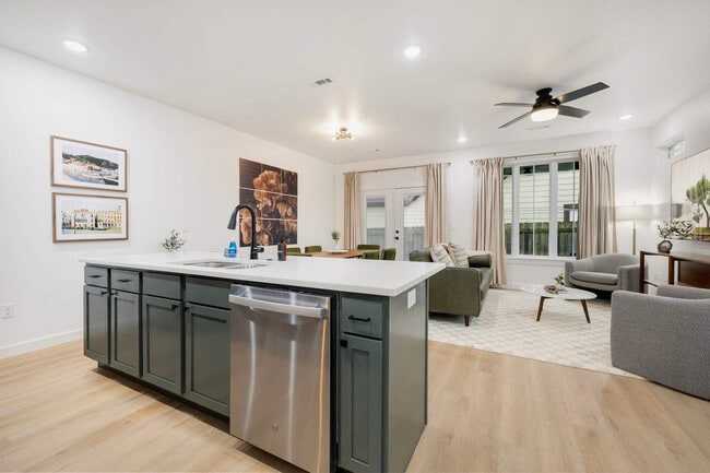 Photo - 738 N 5th St Unidad ID1359770P