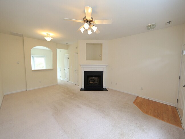 Photo - Convenient Morrisville Location Casa Adosada