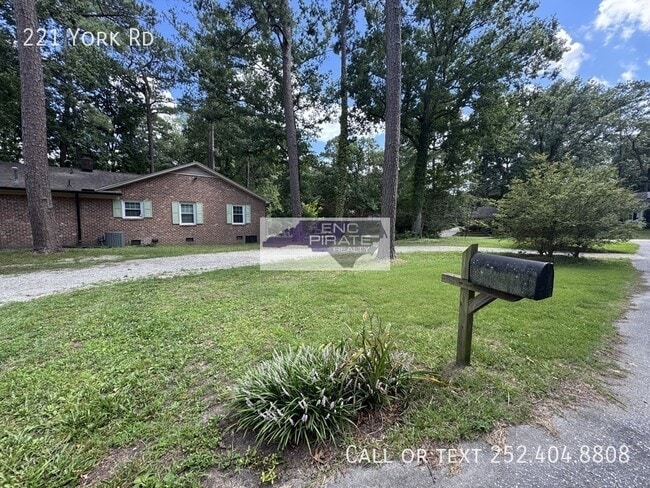 Photo - 221 York Rd