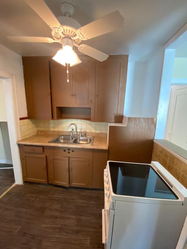 Photo - 1977 Lambert St