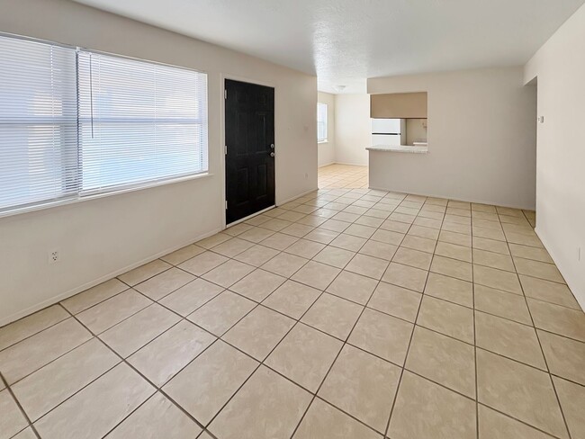 Photo - 703-709 W Calle Sur Unit 703