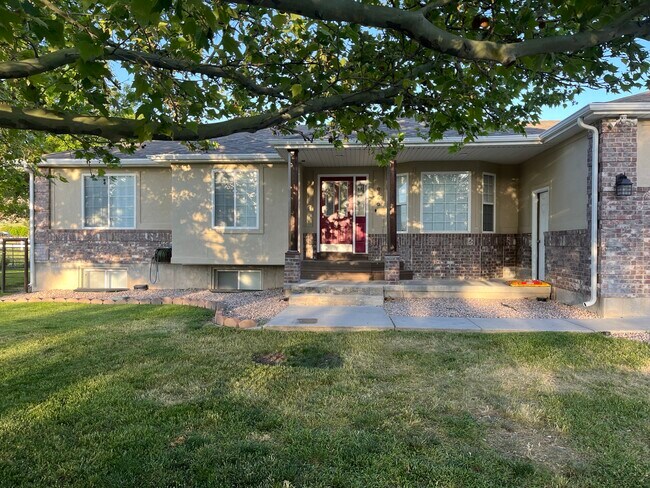 Front Porch - 926 E. Bates Canyon Rd Townhome