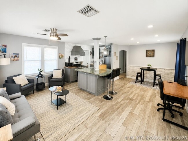 Photo - 322 S L St