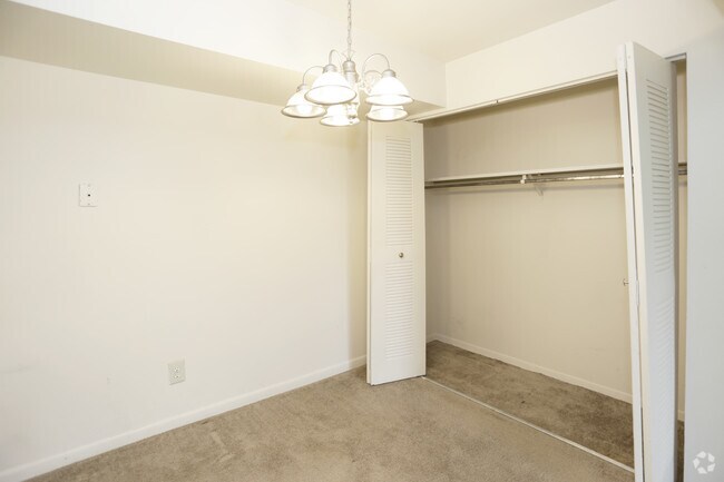 Photo - Country Knoll Apartments