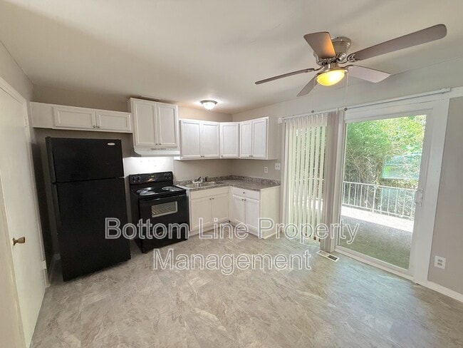 Photo - 561 Blendwood Dr