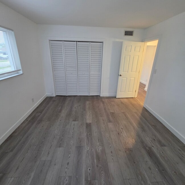 Photo - 1638 Dewey St Unidad 108