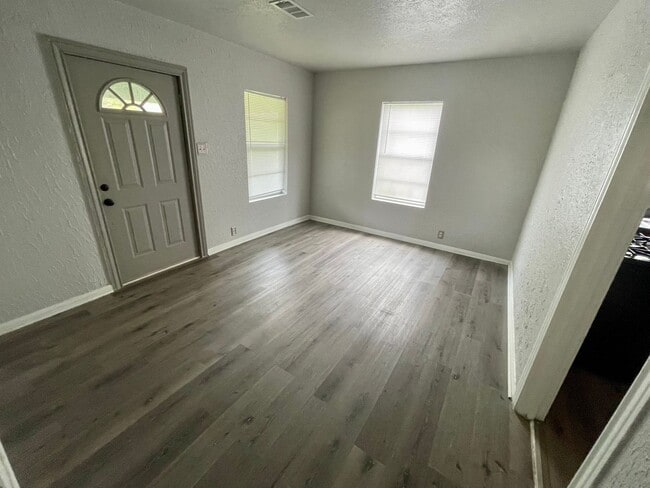 Photo - 3885 Park St