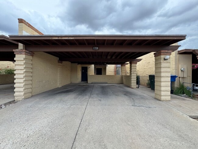 Building Photo - 2Bdm 2Ba towhome, great location! call today!
