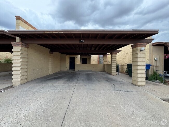 Building Photo - 2Bdm 2Ba towhome, great location! call today!