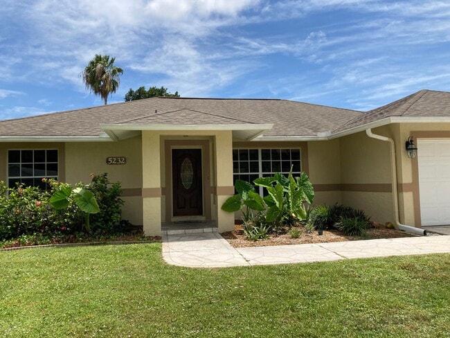 Building Photo - 5232 Raintree Ln