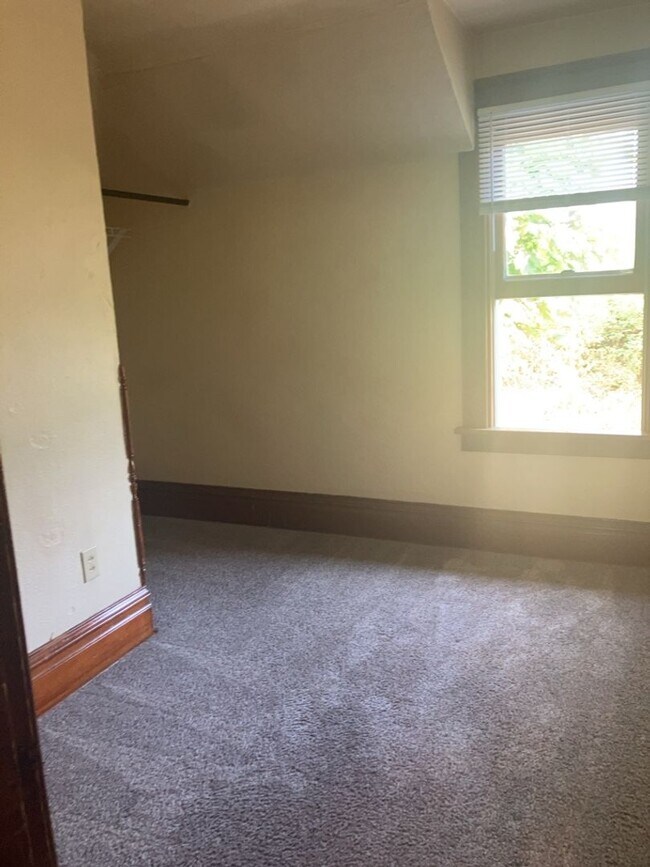 1247 Franklin St Unidad House