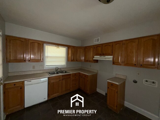 Photo - Charming 3BR/2BA in High-Demand 38117 | Hardwood Floors & Fenced Yard