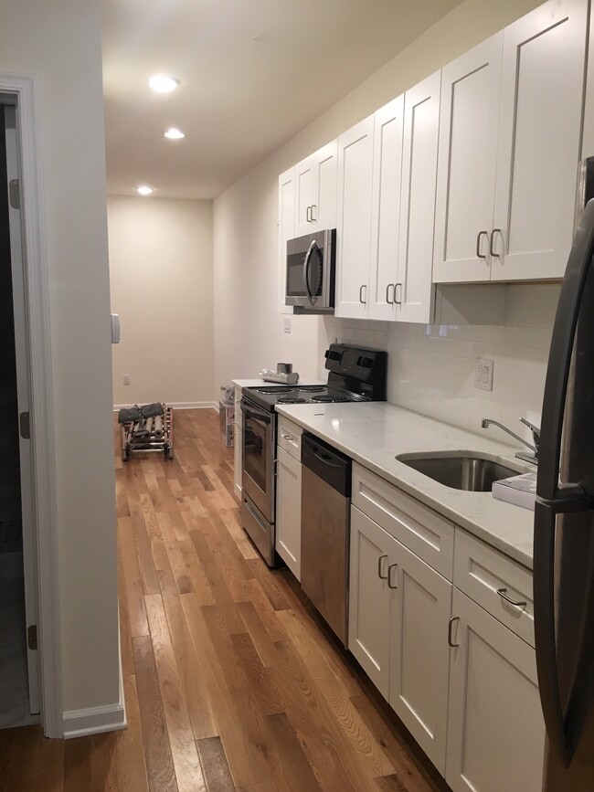 KITCHEN - 303 N 41st St Unit 3RD FLOOR