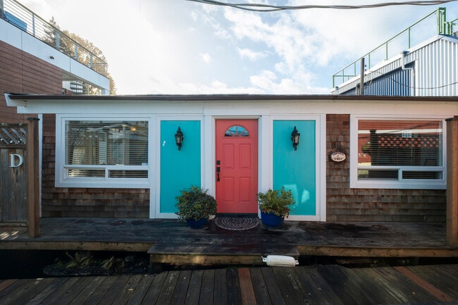 Photo - 2031 Fairview Ave E