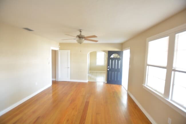 Photo - 119 N Longfellow Blvd