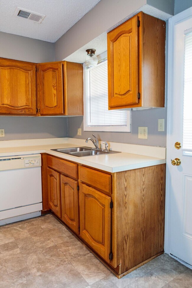 Windsong Townhomes Townhomes for Rent Lees Summit, MO