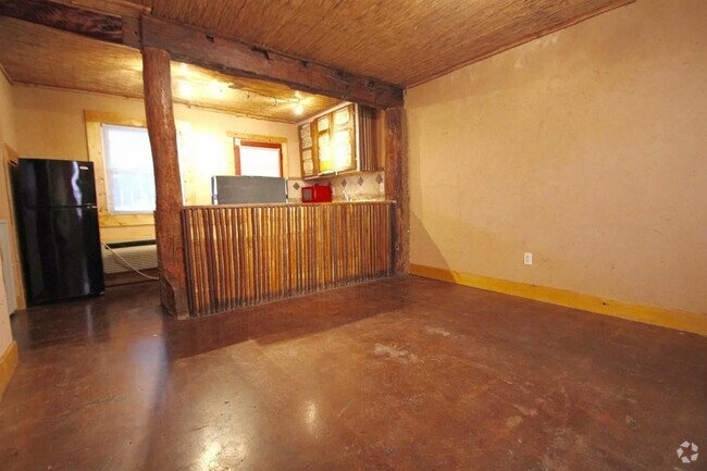 Building Photo - 557 N Limestone Unit 1 Rental