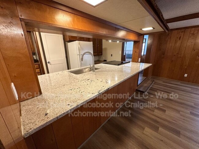 Photo - 7839 Robinson St