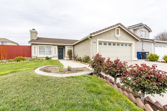 Photo - Beautiful Spacious Country Living Home!
