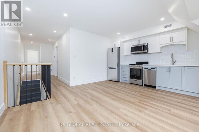 Photo - 1502 Dufferin St Unit 3rd Flr