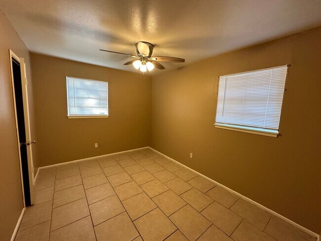 Photo - 5413 Temple Ave Unidad B