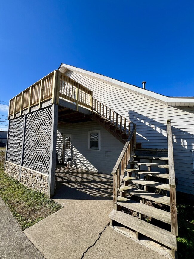 555 Old Hwy 99 (Triplex) Rental House Rental in Eagleville, TN