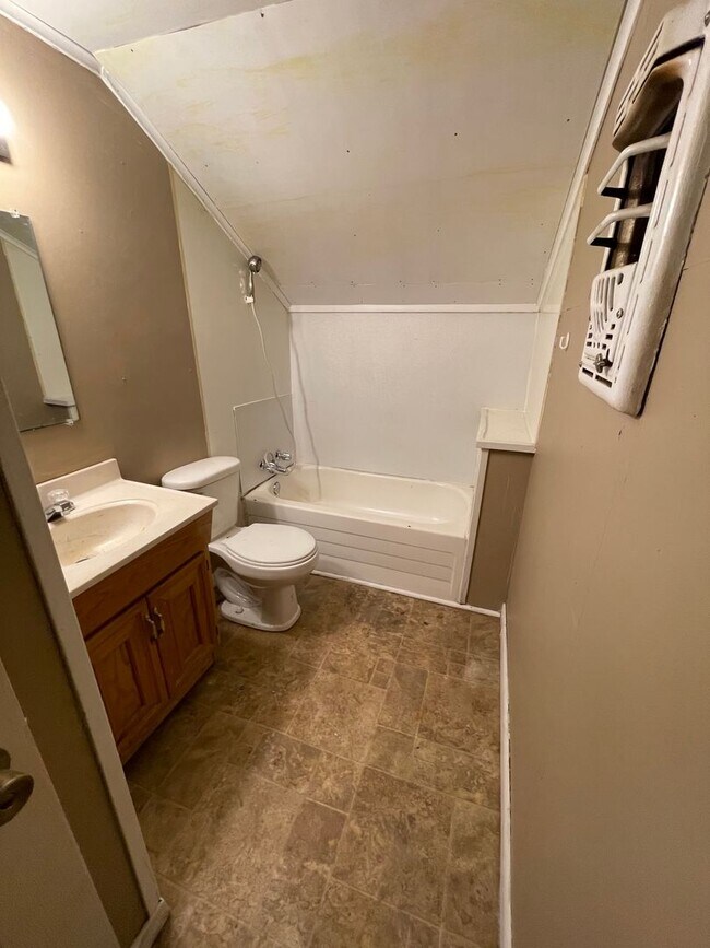 Photo - 415 W Logan St Unidad B