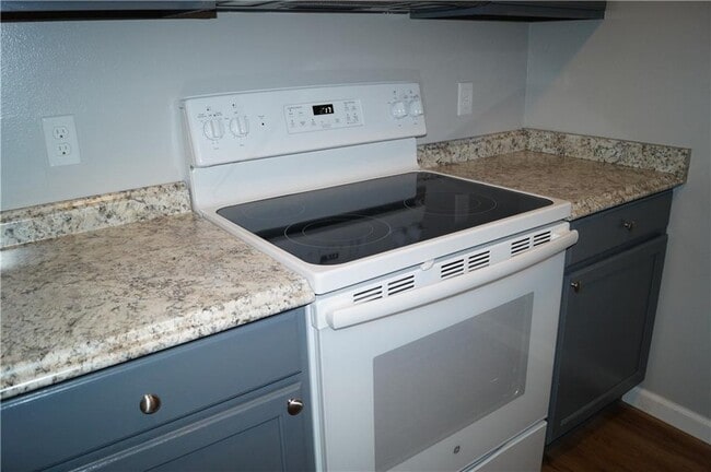 Photo - 2839 Meridian Pl