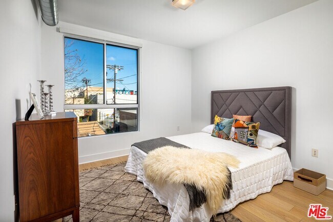 Photo - 710 N El Centro Ave Unit 323